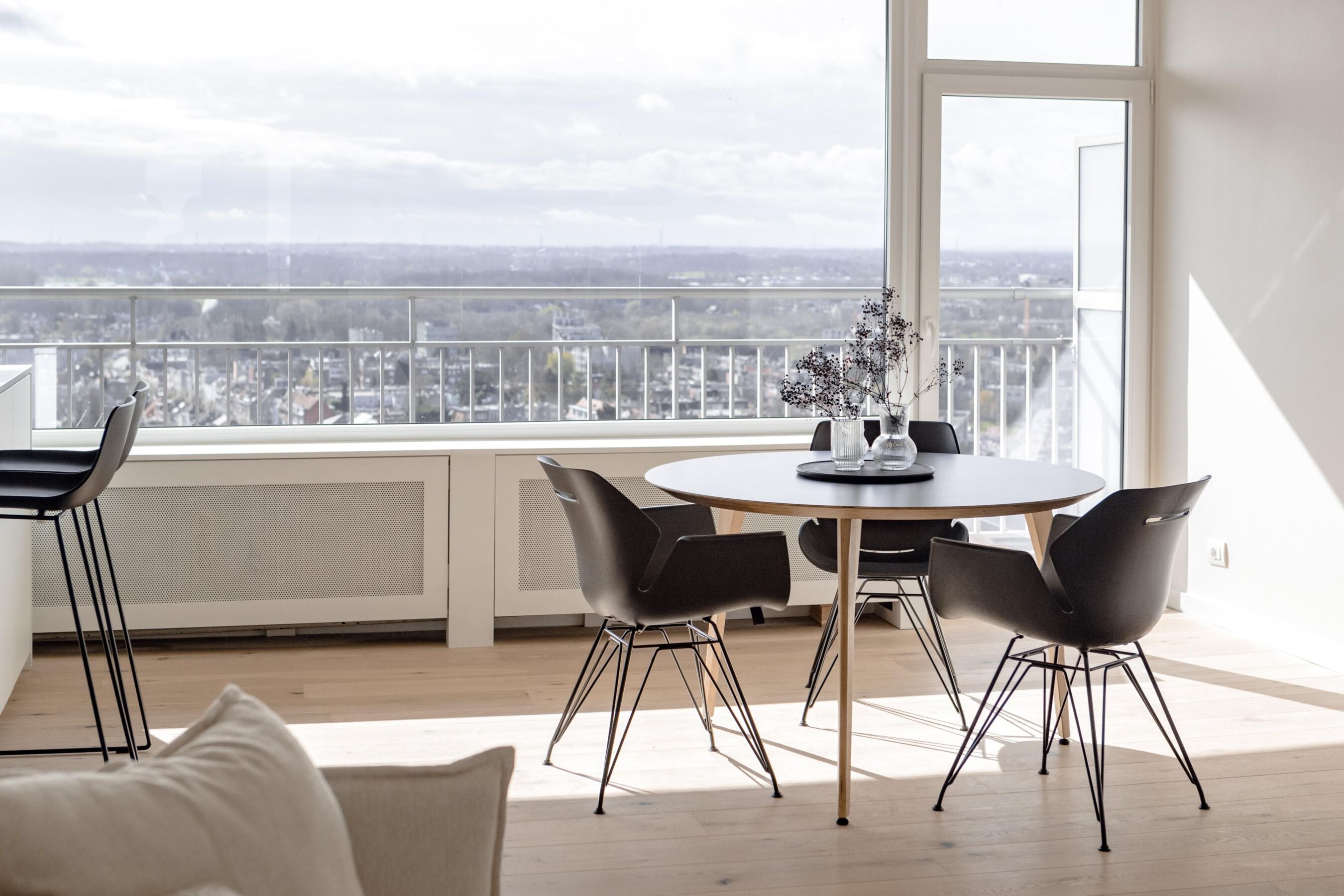 TOOON. Table Round-LIFESTYLE-2
