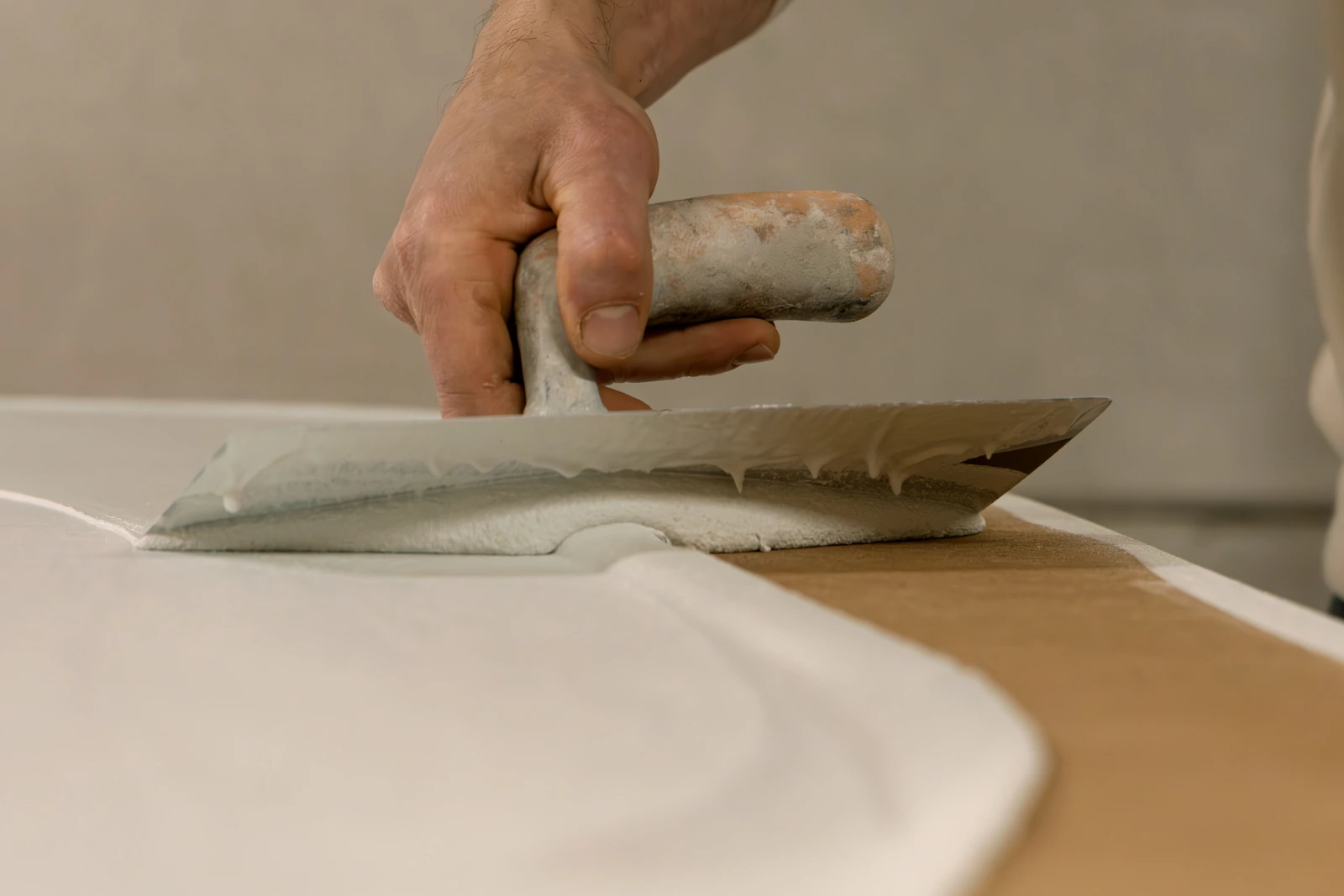 Cemented tables vs. mortex tables: a comparison